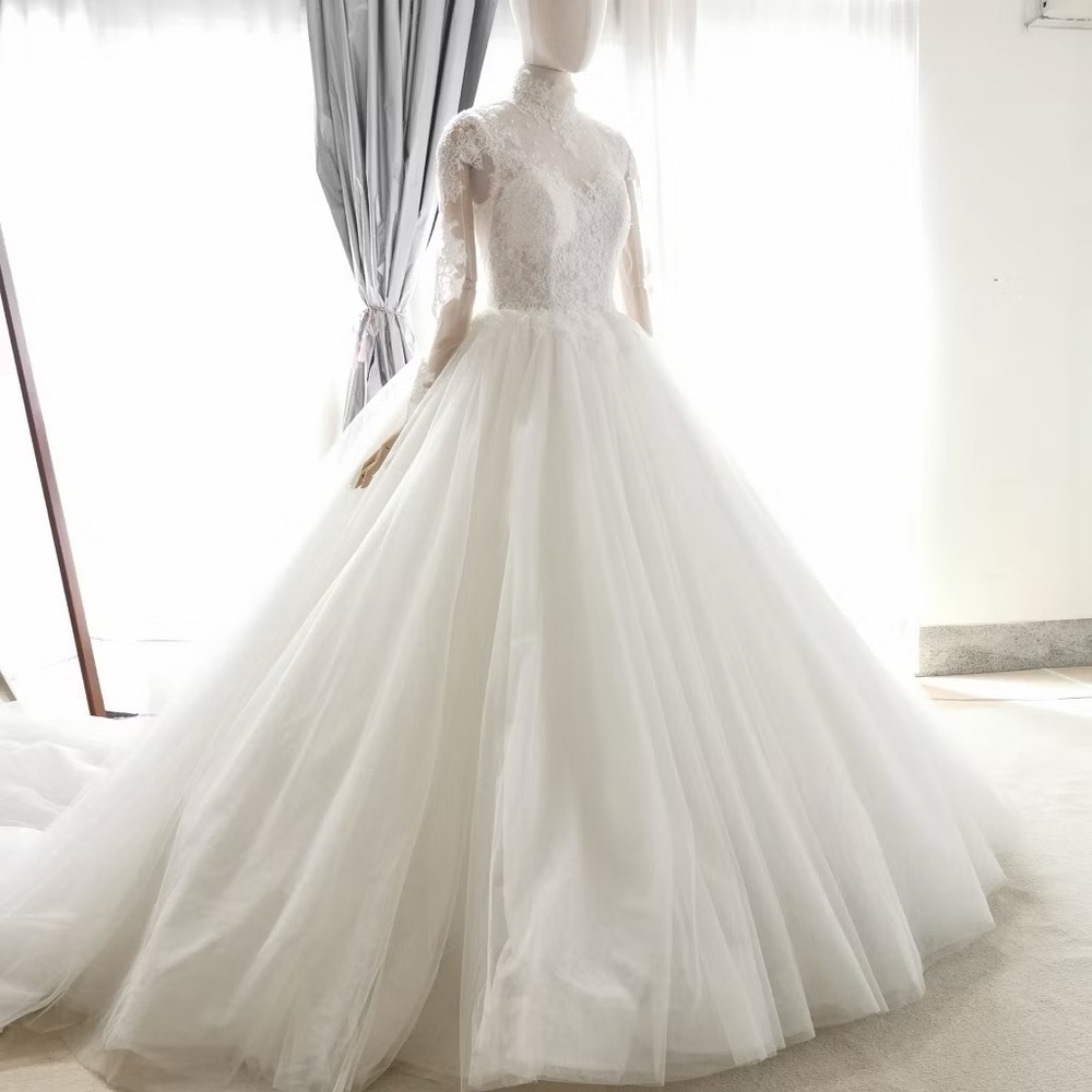 Elegant White Lace Pearl Wedding Dress size S-M